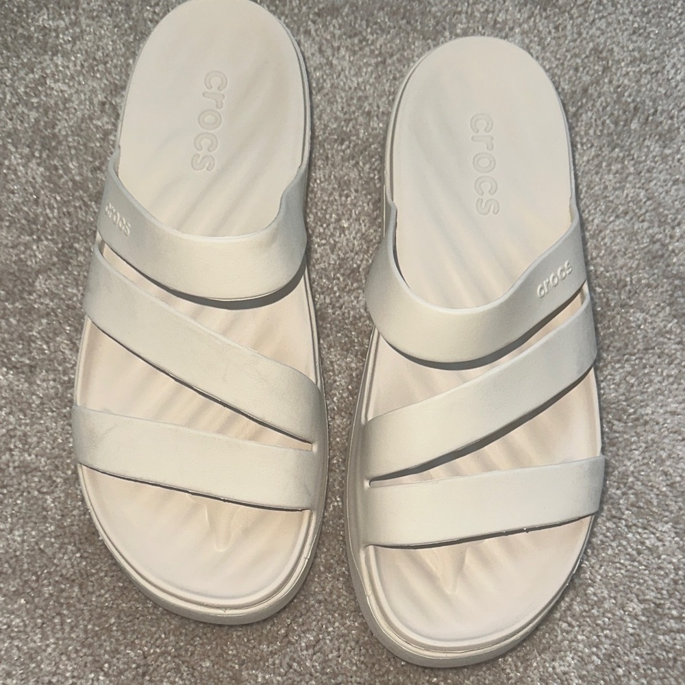 CROCS Women's Getaway Strappy - Stucco color